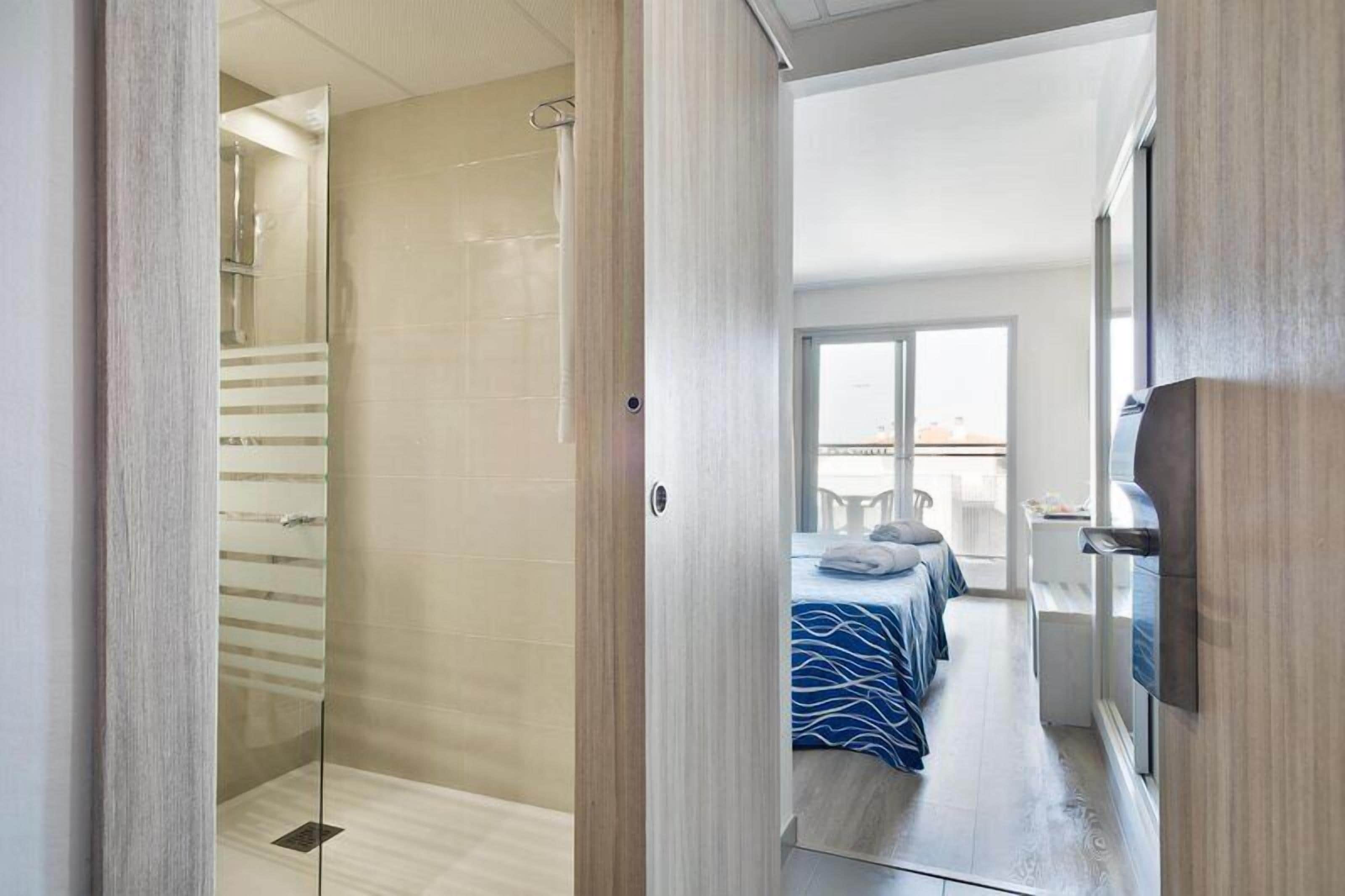 Cofres nos quartos, escrivaninha, Wi-Fi de cortesia, roupa de cama