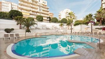 Outdoor pool, pool umbrellas, sun loungers