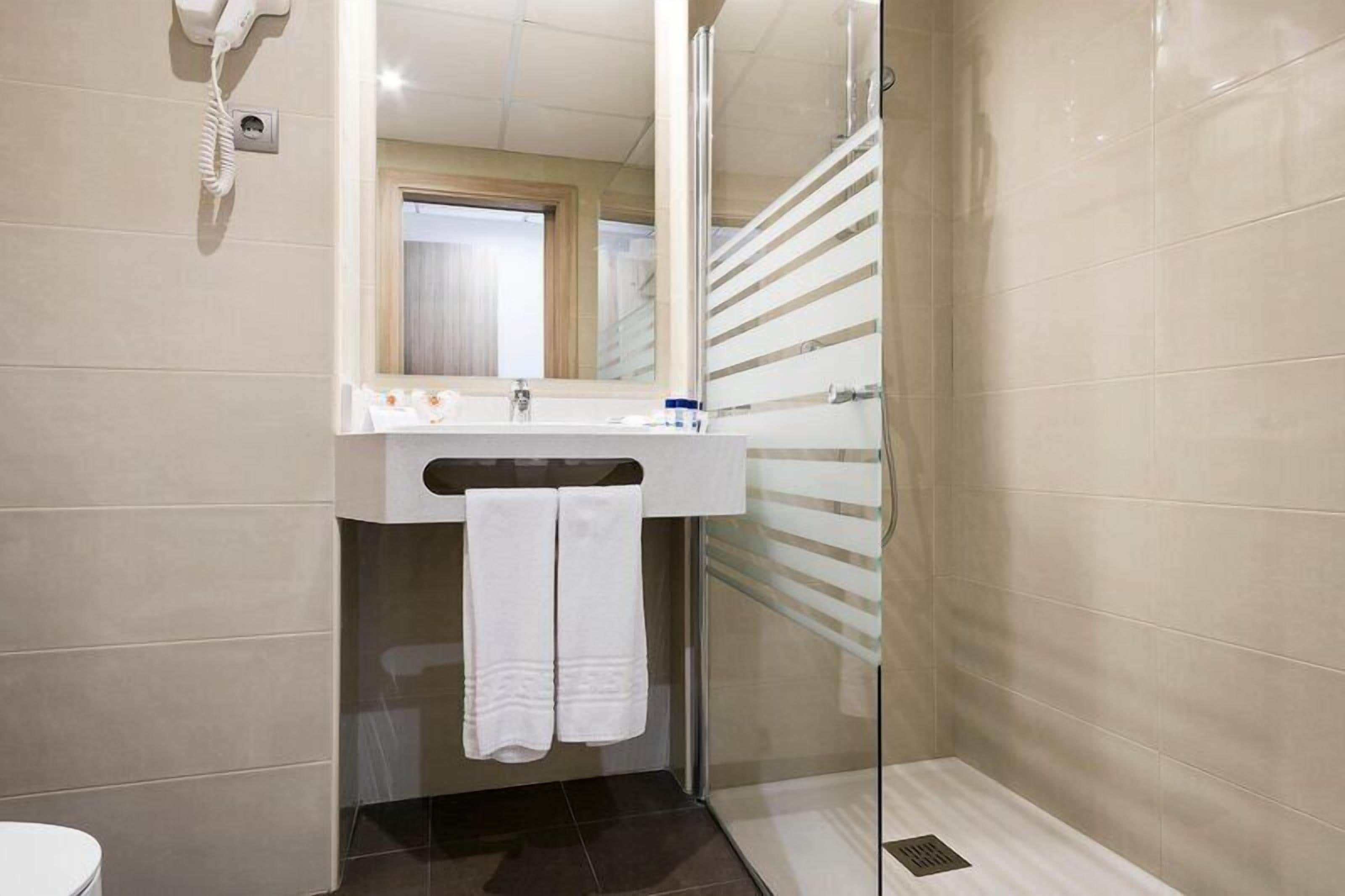 Shower, towels