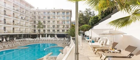 Outdoor pool, pool umbrellas, sun loungers