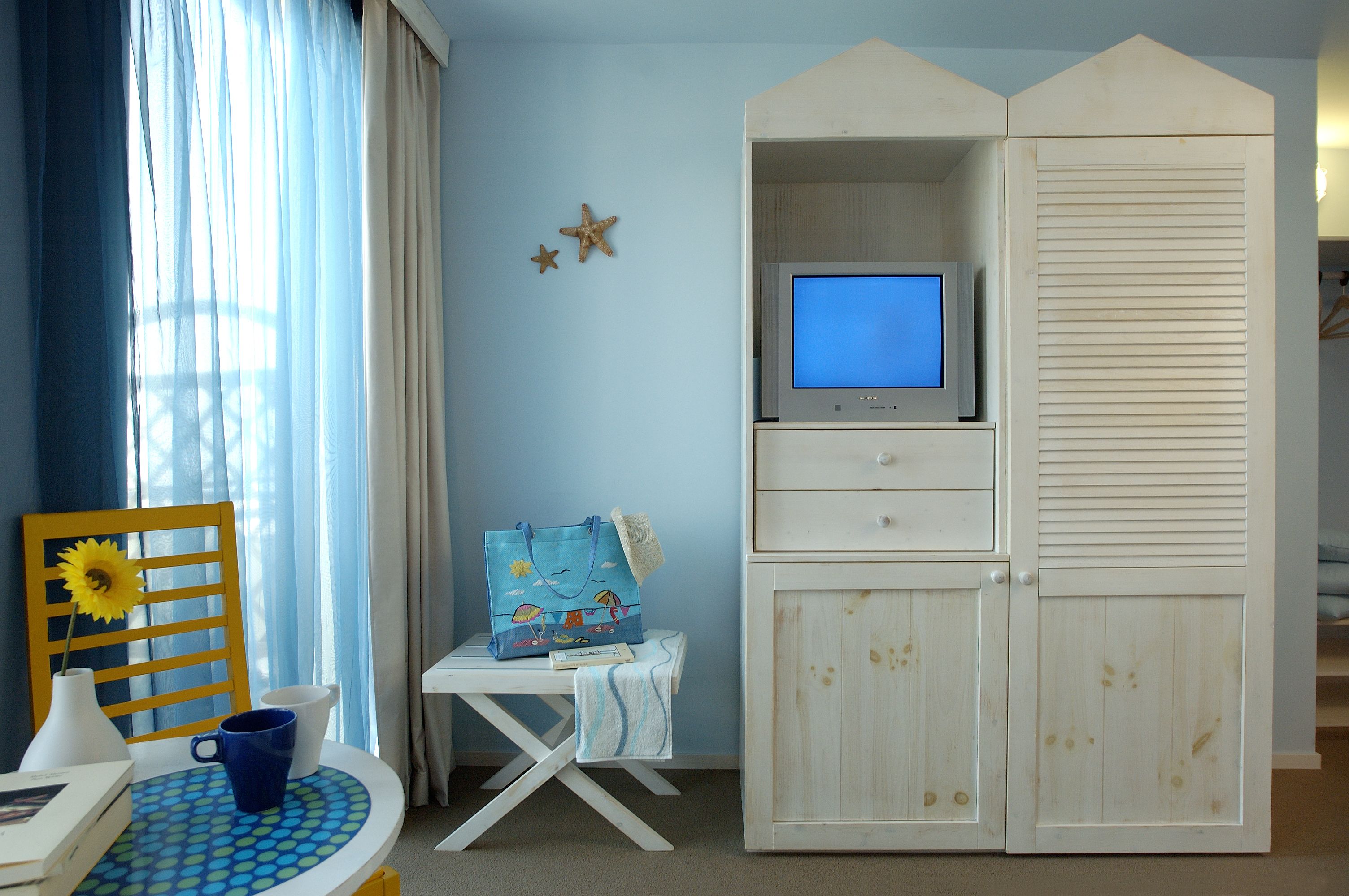 double room, balcony, sea view | 1 bedroom, minibar, in-room safe, individually decorated