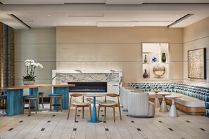 Lobby - The Highland Dallas, Curio Collection by Hilton (Dallas)