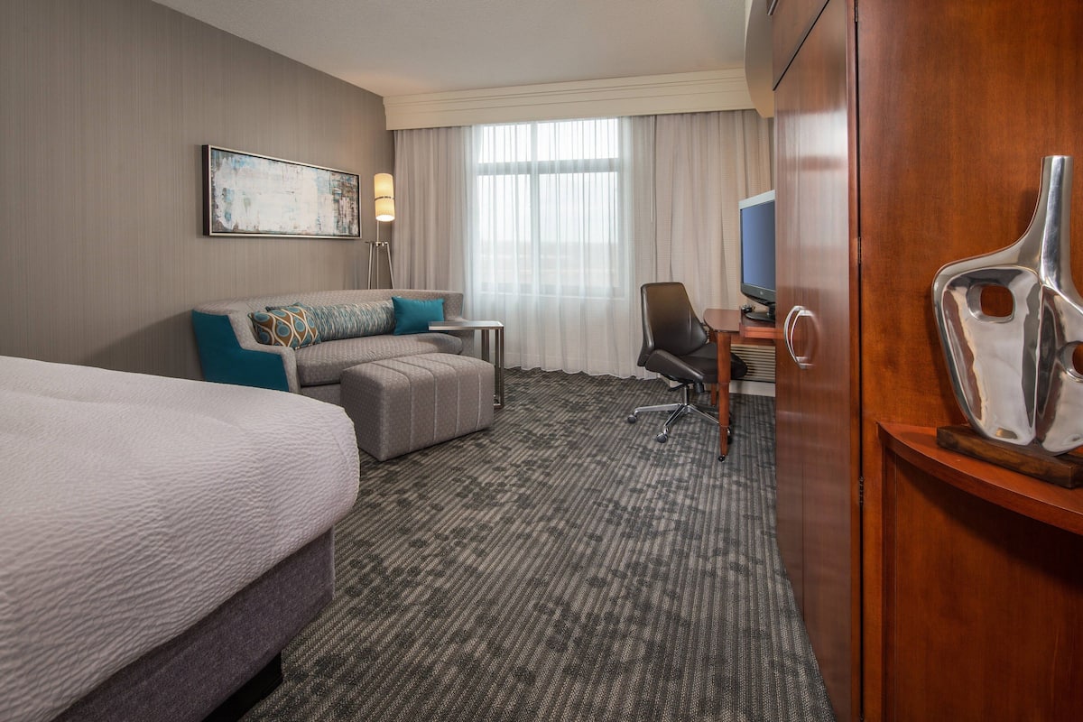 In-room safe, desk, laptop workspace, blackout drapes