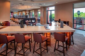 Breakfast and dinner served, American cuisine - Courtyard by Marriott Gaithersburg Washingtonian Center (Gaithersburg)