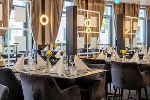 Breakfast, lunch, dinner served; Mediterranean cuisine  - Welcome Hotel Gelsenkirchen (Gelsenkirchen)