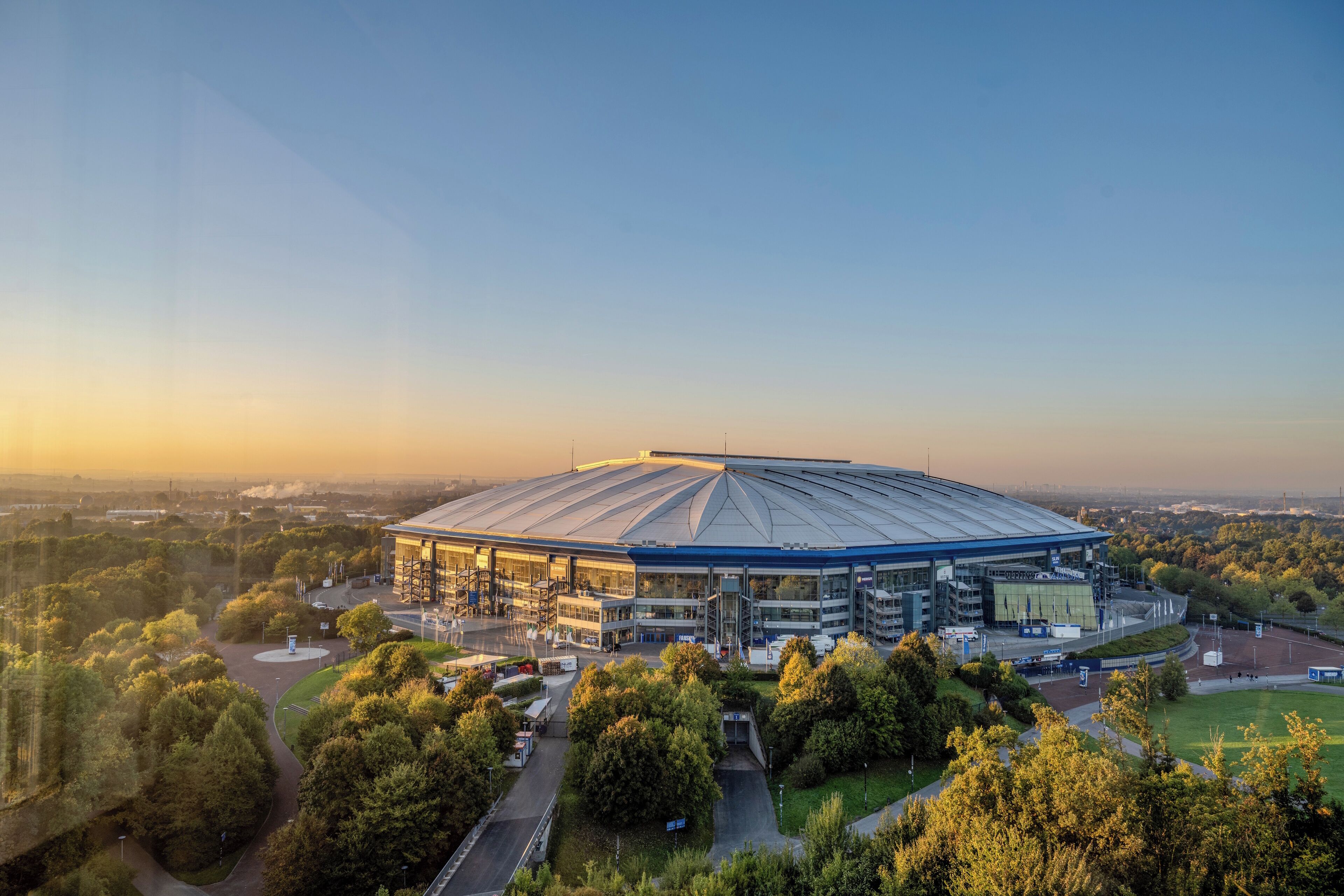 Suite (Arena View) | Hypo-allergenic bedding, in-room safe, desk, laptop workspace