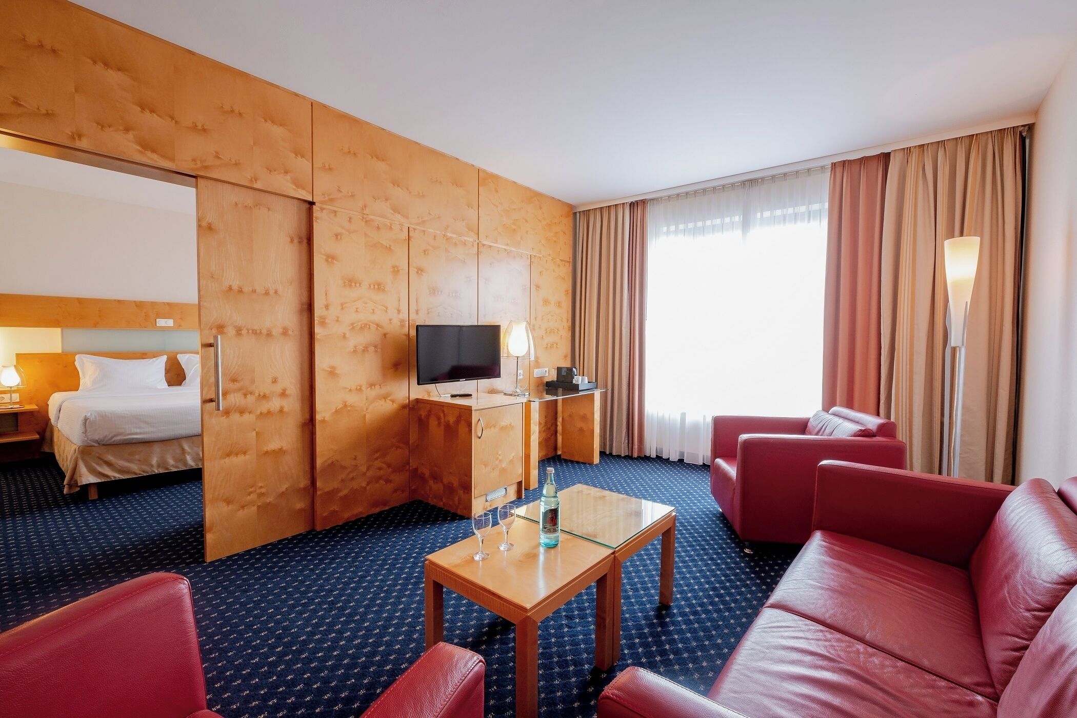 suite (arena view) | 1 bedroom, hypo-allergenic bedding, in-room safe, desk