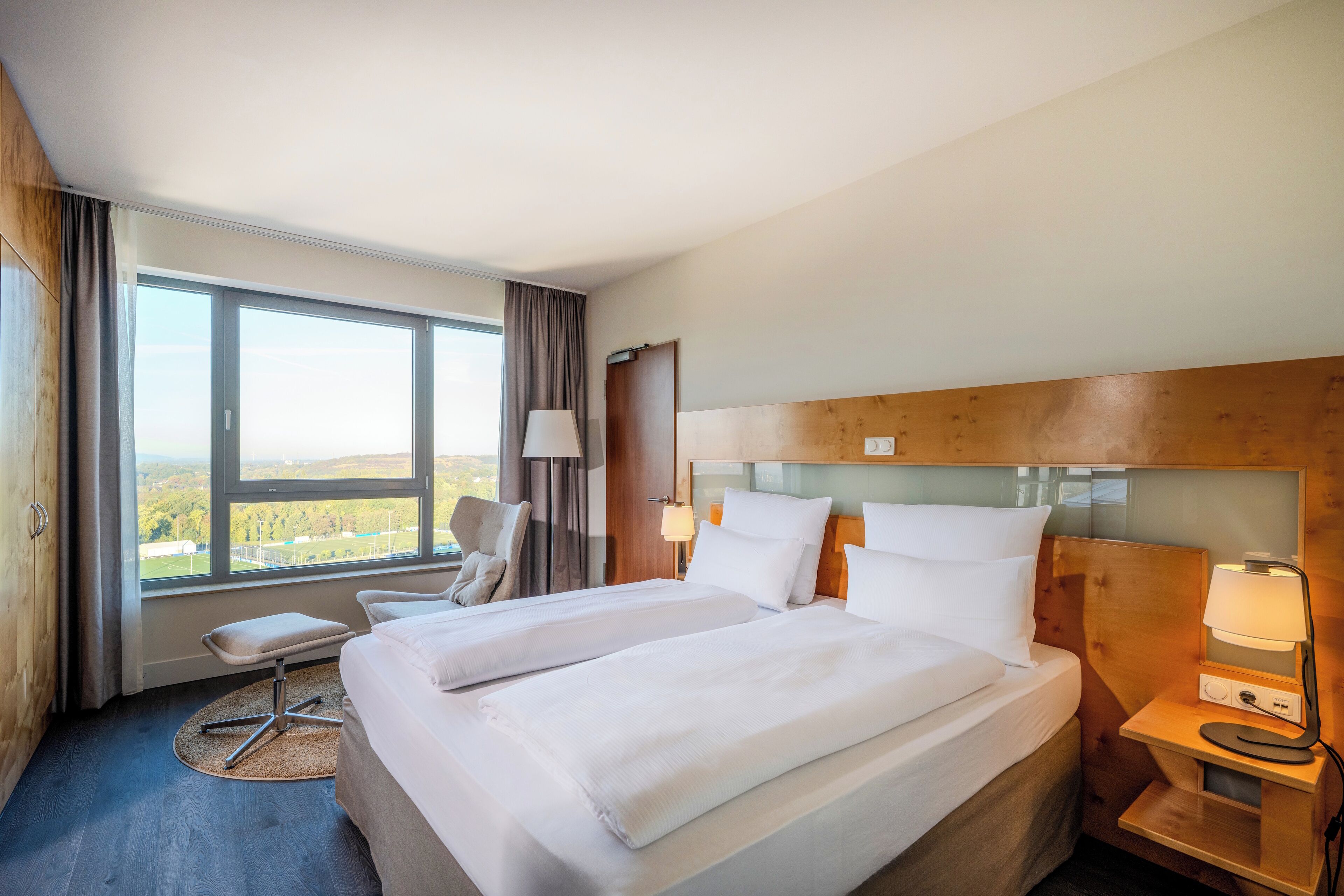 Hypo-allergenic bedding, in-room safe, desk, laptop workspace