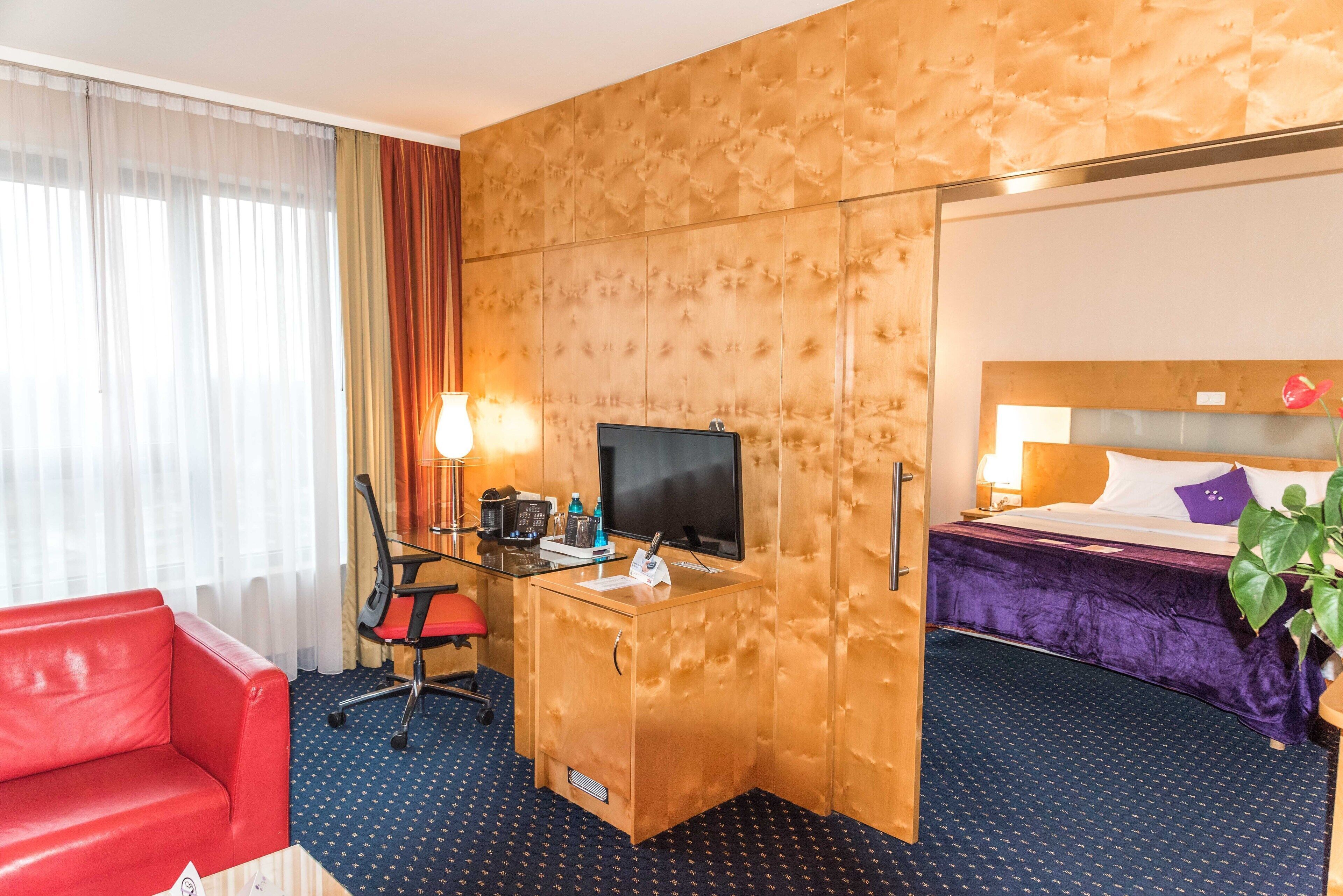 Hypo-allergenic bedding, in-room safe, desk, laptop workspace