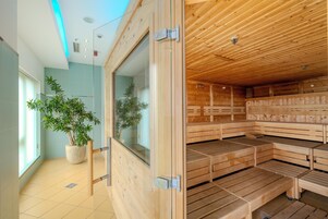 Sauna, steam room