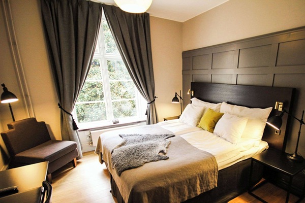 Standard Twin Room | Down comforters, minibar, in-room safe, desk