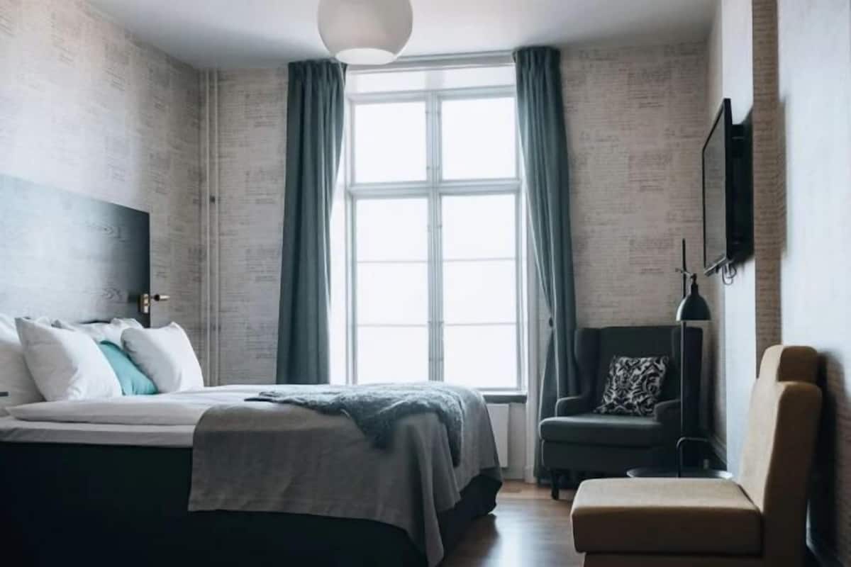 1 bedroom, down comforters, minibar, in-room safe