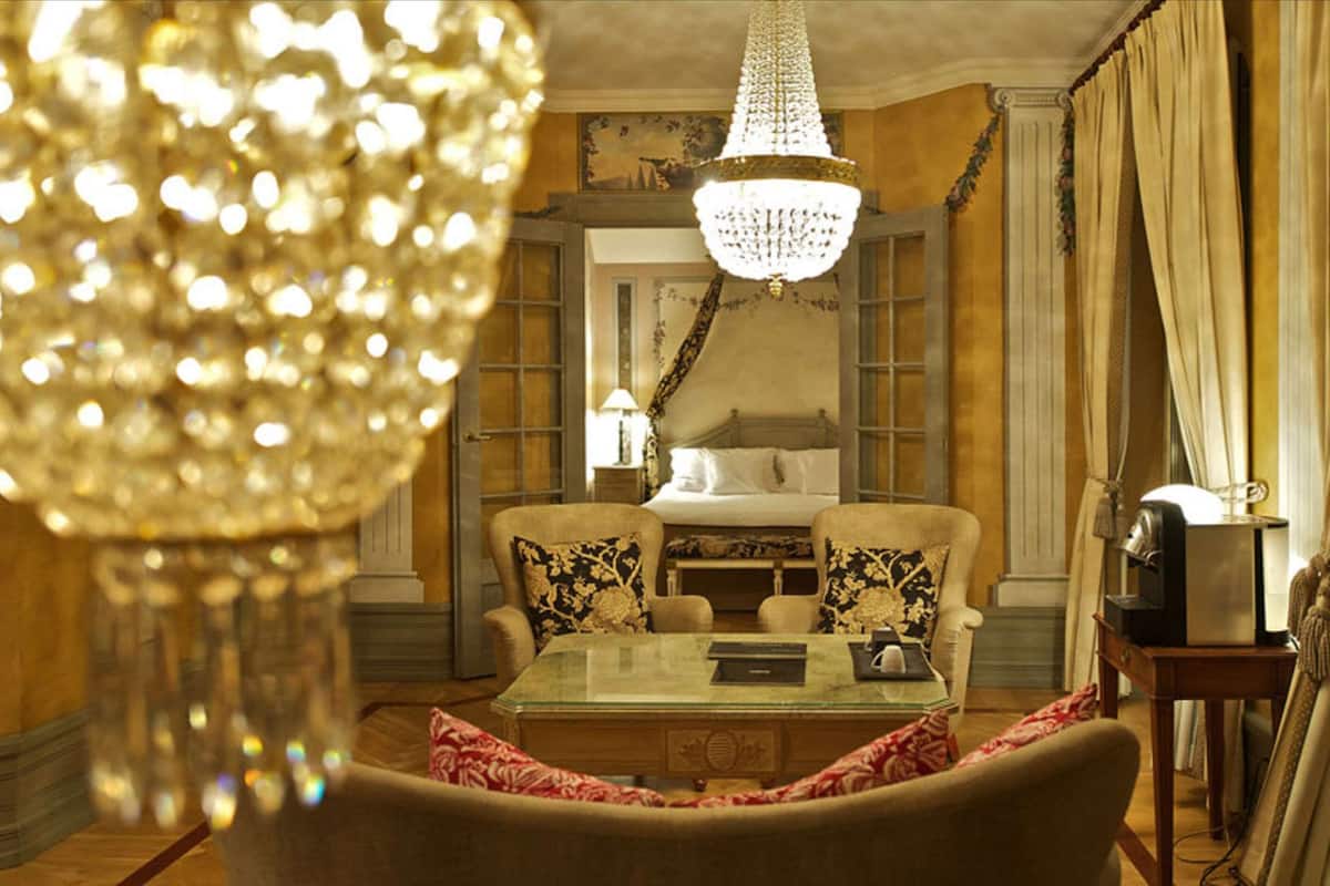 Suite, 1 Queen Bed, Non Smoking | 1 bedroom, down comforters, minibar, in-room safe