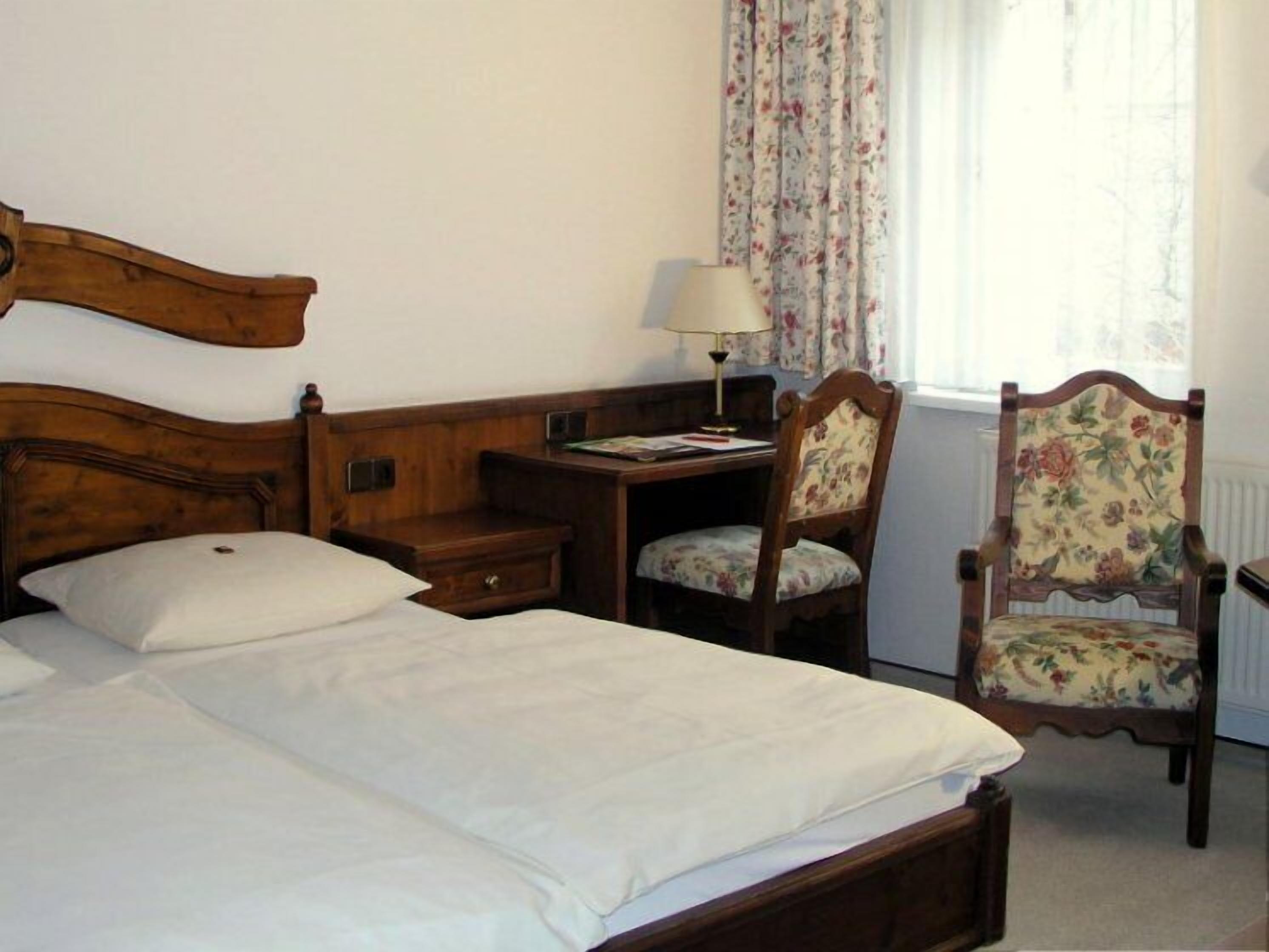 in-room safe, desk, free wifi, bed sheets