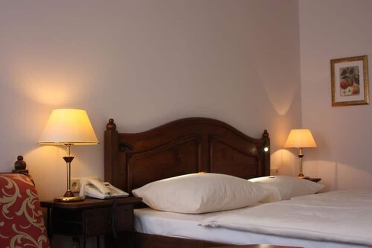 in-room safe, desk, free wifi, bed sheets