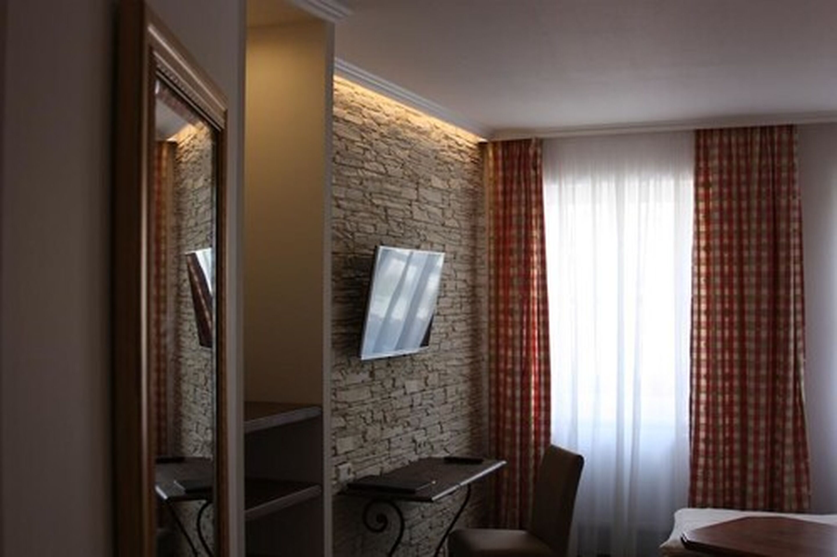 in-room safe, desk, free wifi, bed sheets