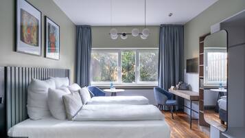 Premium bedding, in-room safe, individually decorated