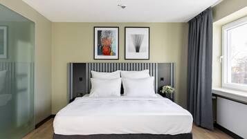 Premium bedding, in-room safe, individually decorated