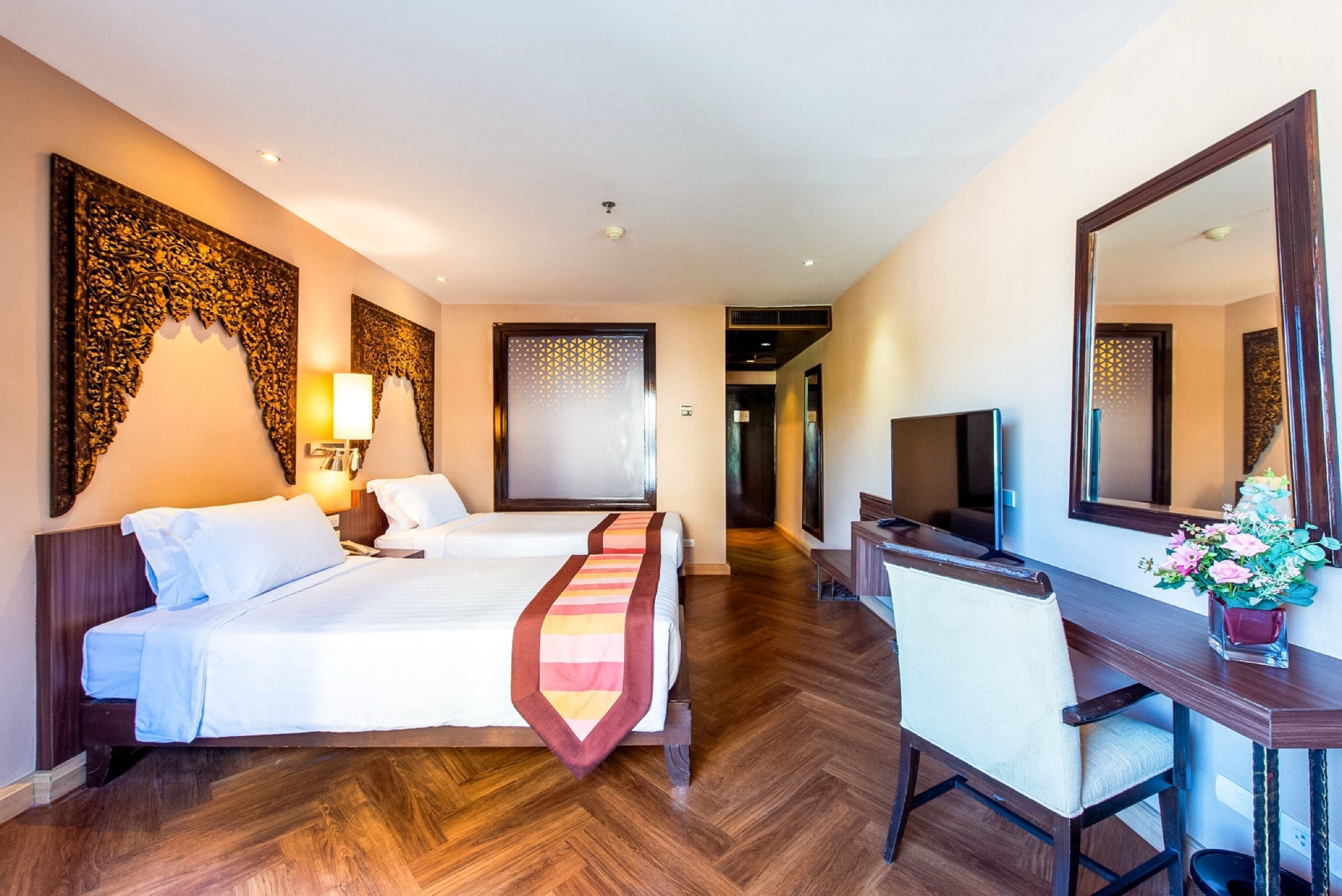 Deluxe Room, Sea View | In-room safe, individually furnished, desk, free WiFi