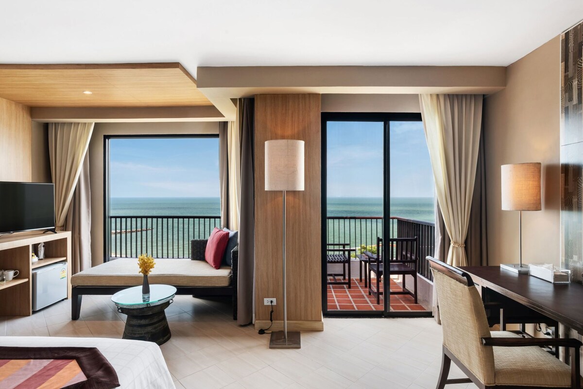 In-room safe, free WiFi