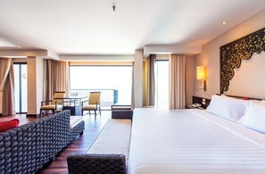 Executive Suite | Living area | 27-inch LCD TV with satellite channels, TV - Garden Cliff Resort and Spa (Pattaya)