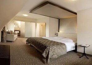 Minibar, in-room safe, individually decorated, desk