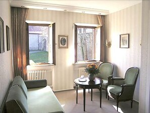 Family Room, 3 Bedrooms, Kitchen, Annex Building (modern) | Private kitchen