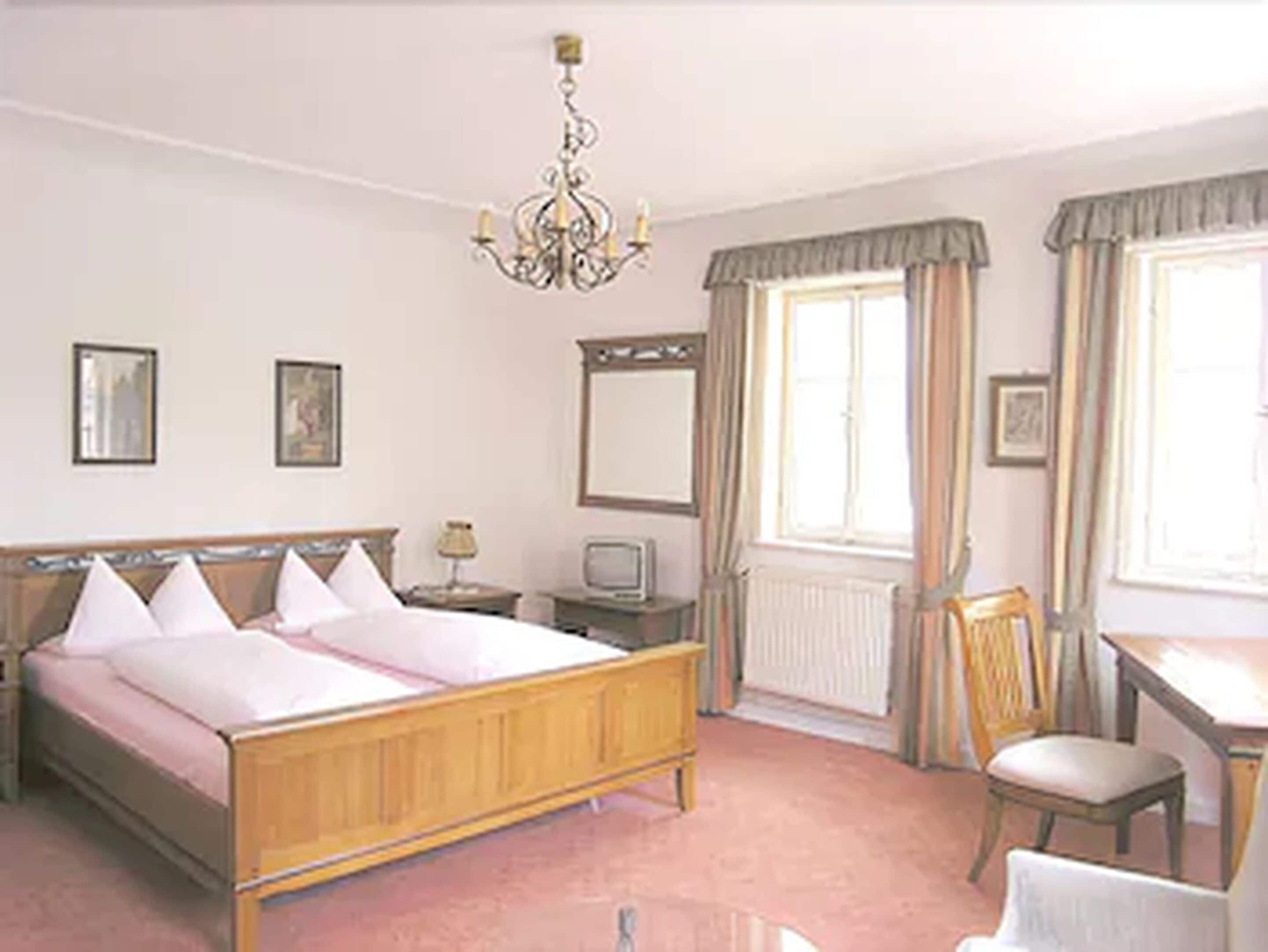 minibar, in-room safe, individually decorated, desk