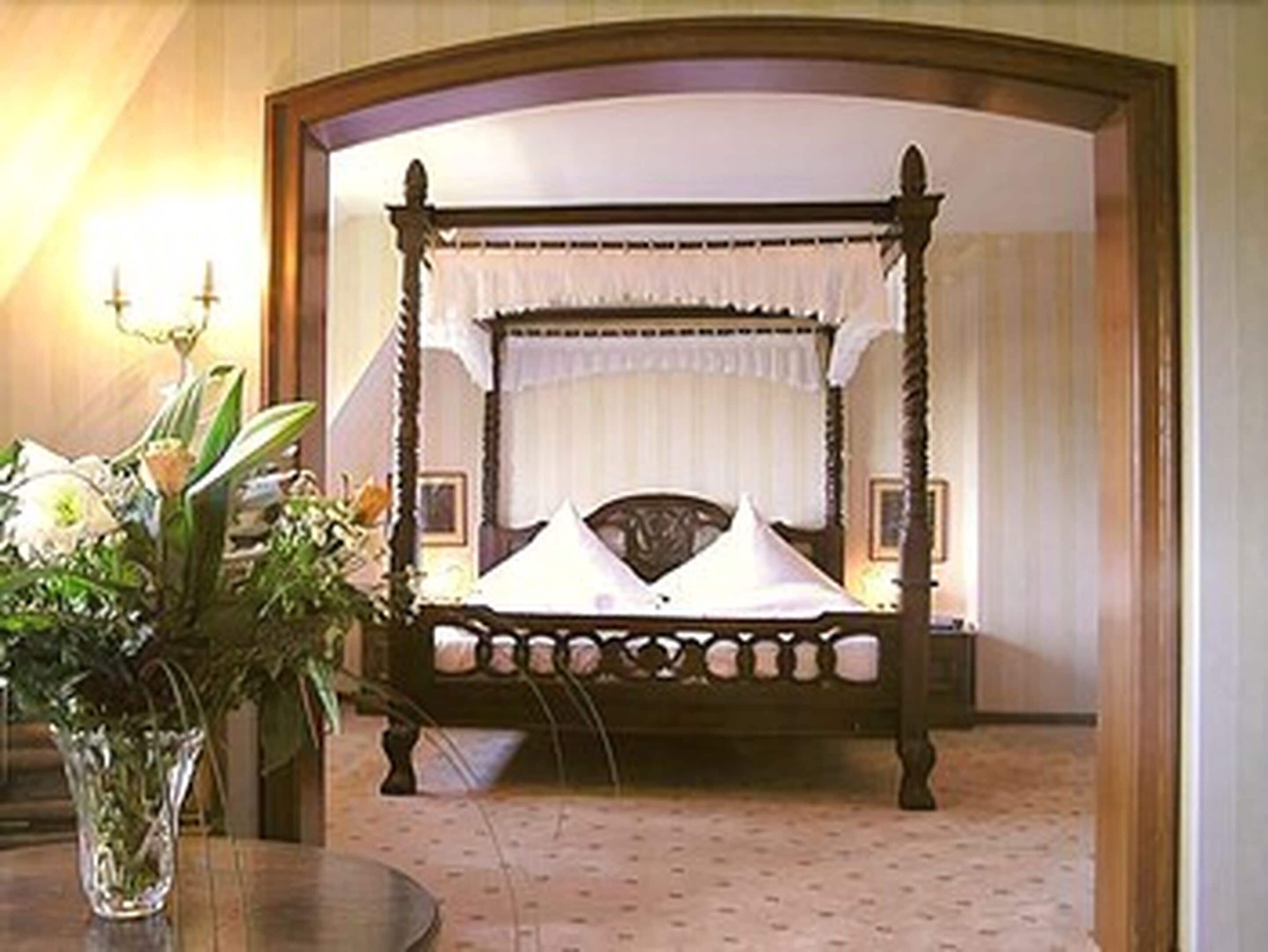 double room | minibar, in-room safe, individually decorated, desk