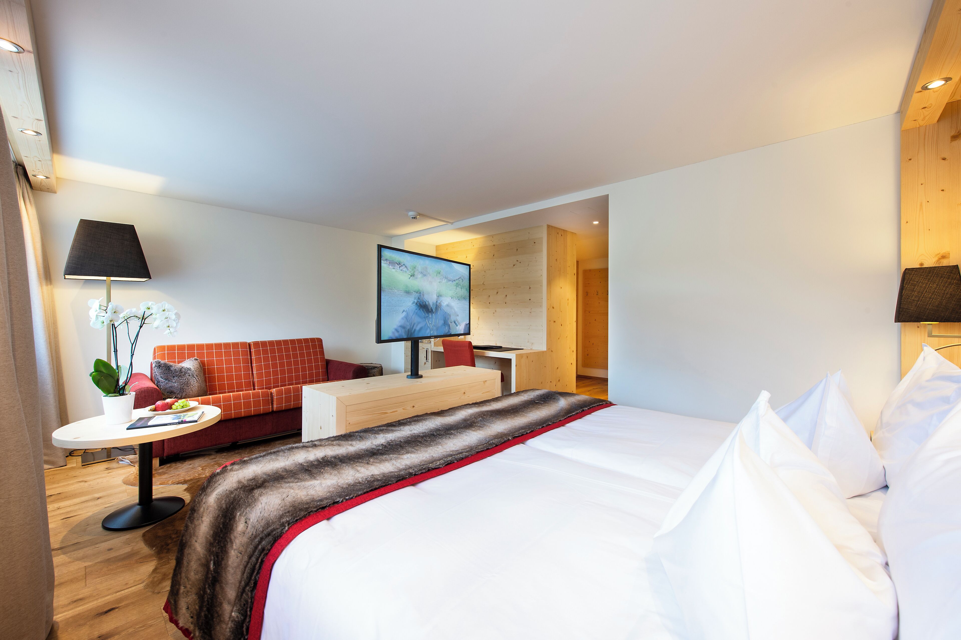 Minibar, coffres-forts dans les chambres, bureau, rideaux occultants