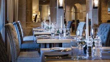 4 restaurants servant le petit déjeuner, le déjeuner et le dîner