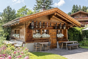 4 restaurants, breakfast, lunch, dinner served; French cuisine