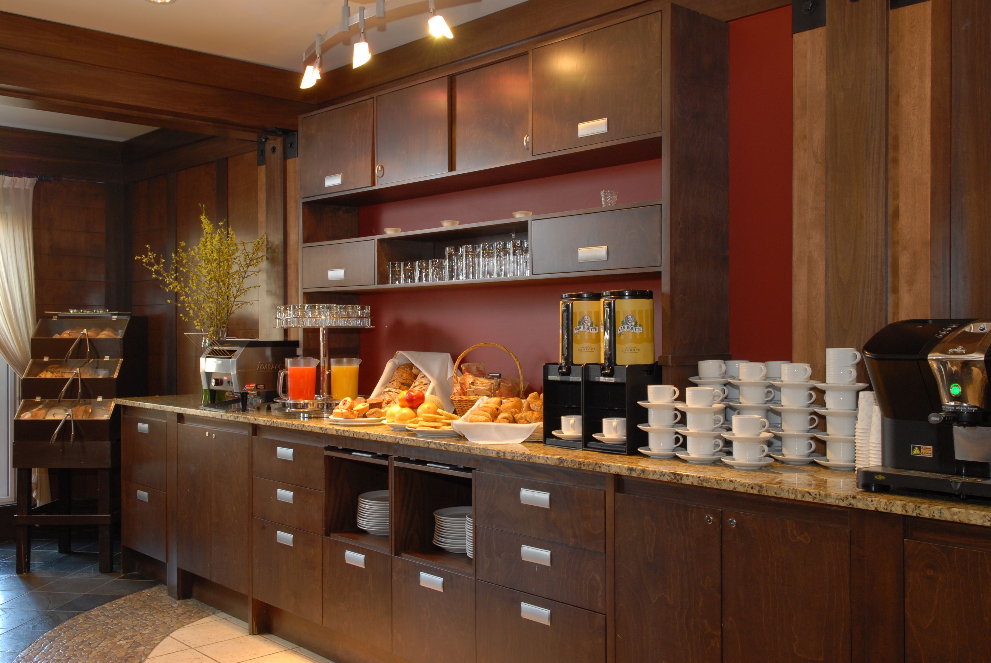 free daily continental breakfast