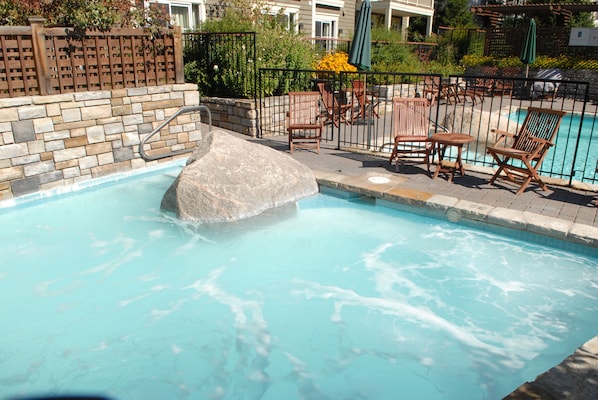 Bồn tắm spa ngoài trời