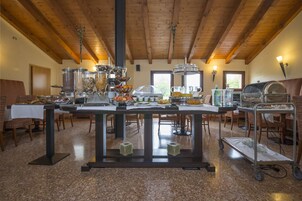 Daily continental breakfast (EUR 12 per person)