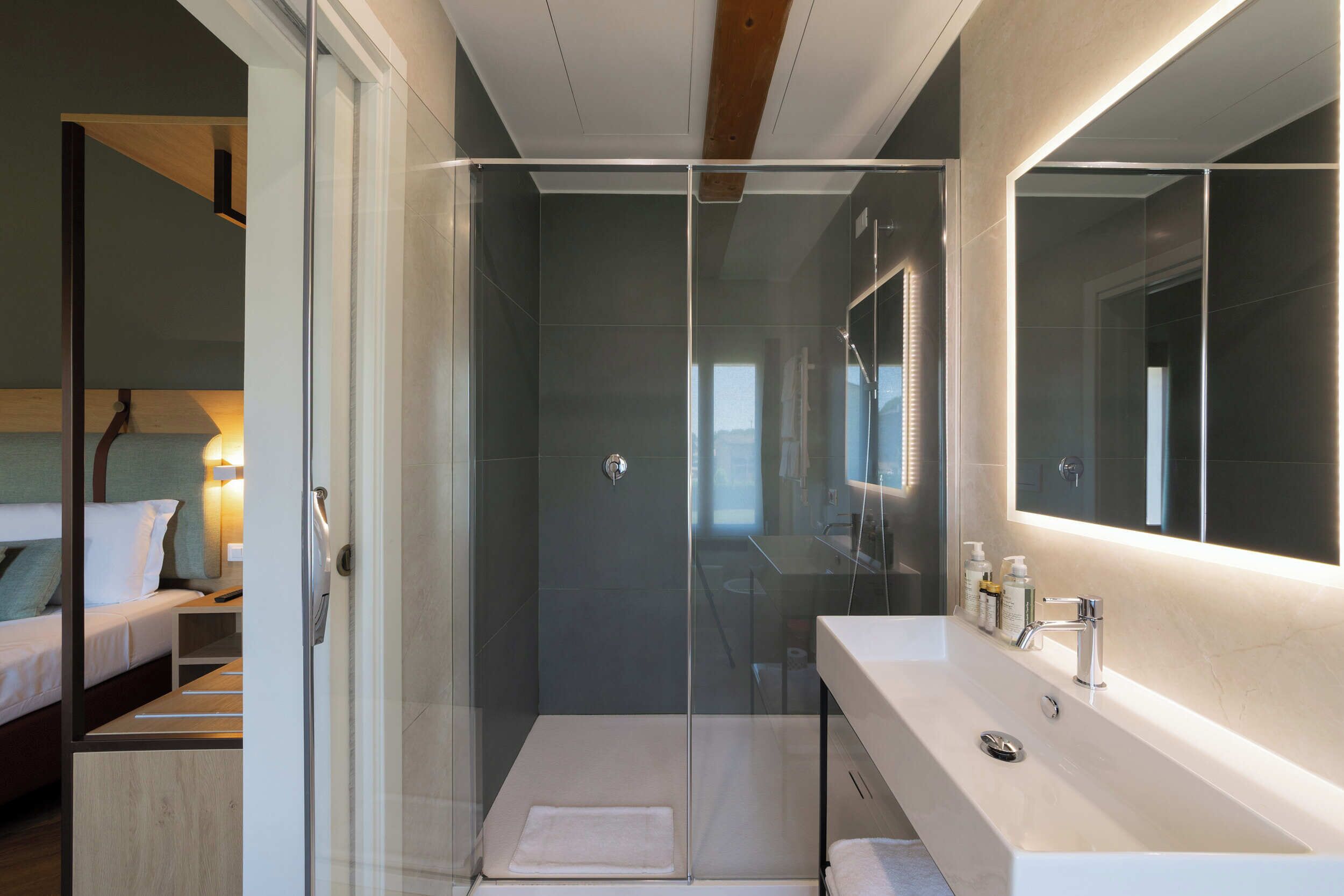 Deluxe-Zimmer | Badezimmer | Dusche, kostenlose Toilettenartikel, Haartrockner, Bidet