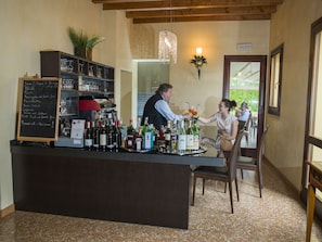 Bar (en el alojamiento)