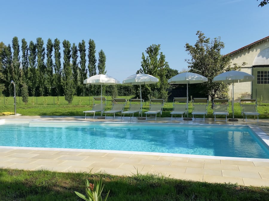 Outdoor pool, pool loungers