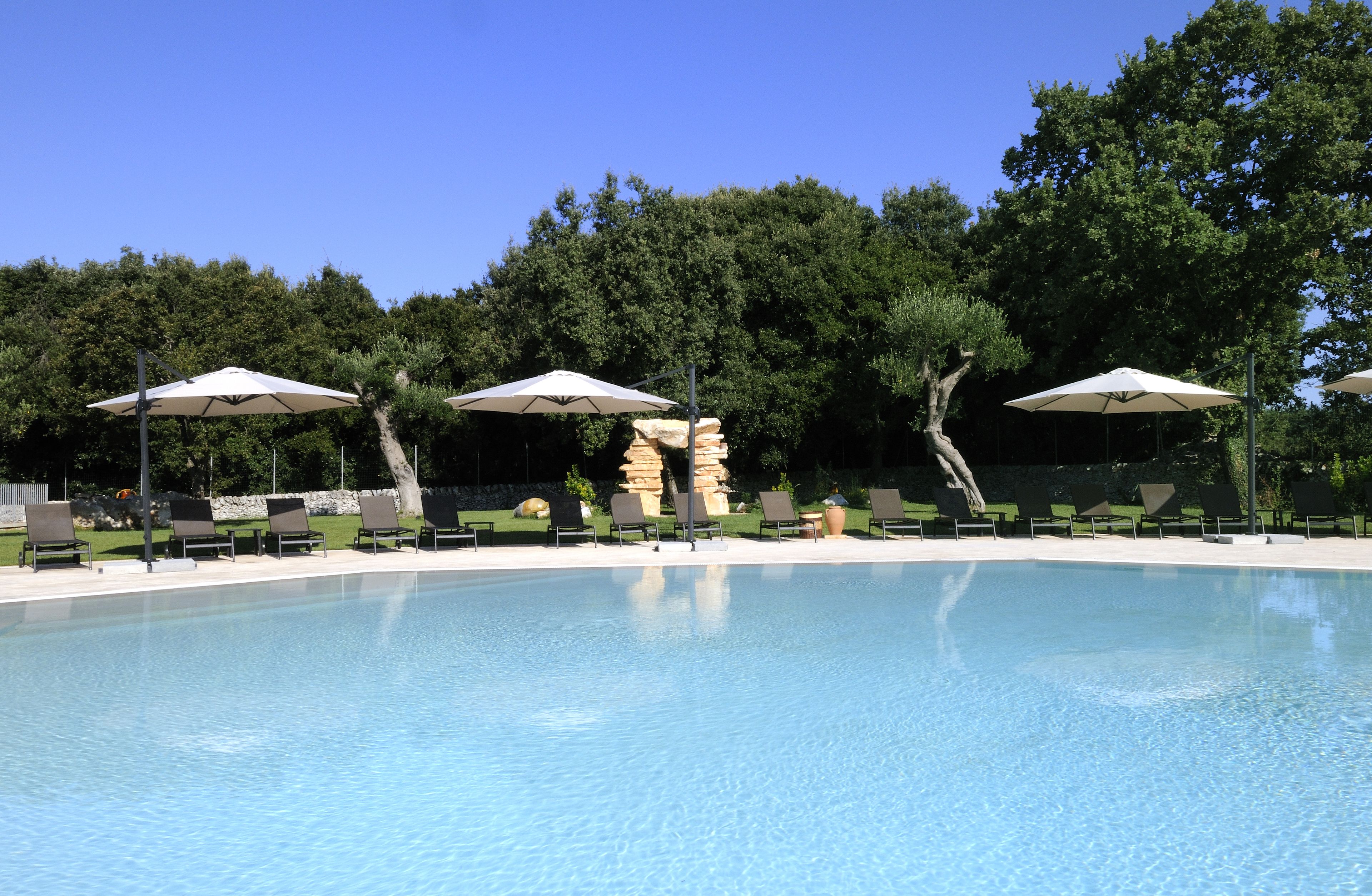 seasonal outdoor pool, pool umbrellas