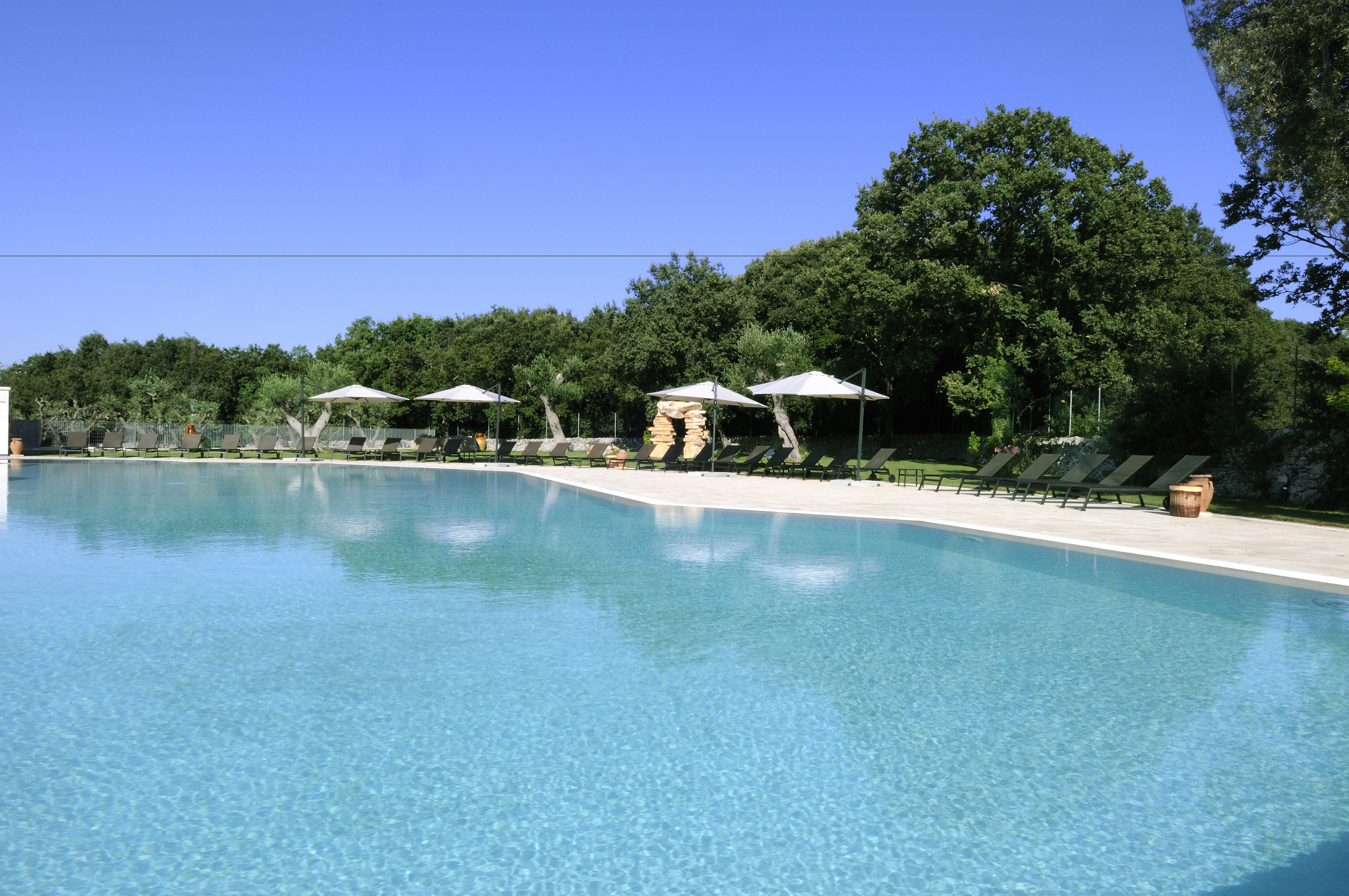 seasonal outdoor pool, pool umbrellas