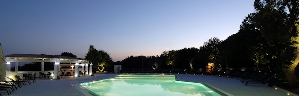Seasonal outdoor pool, pool umbrellas