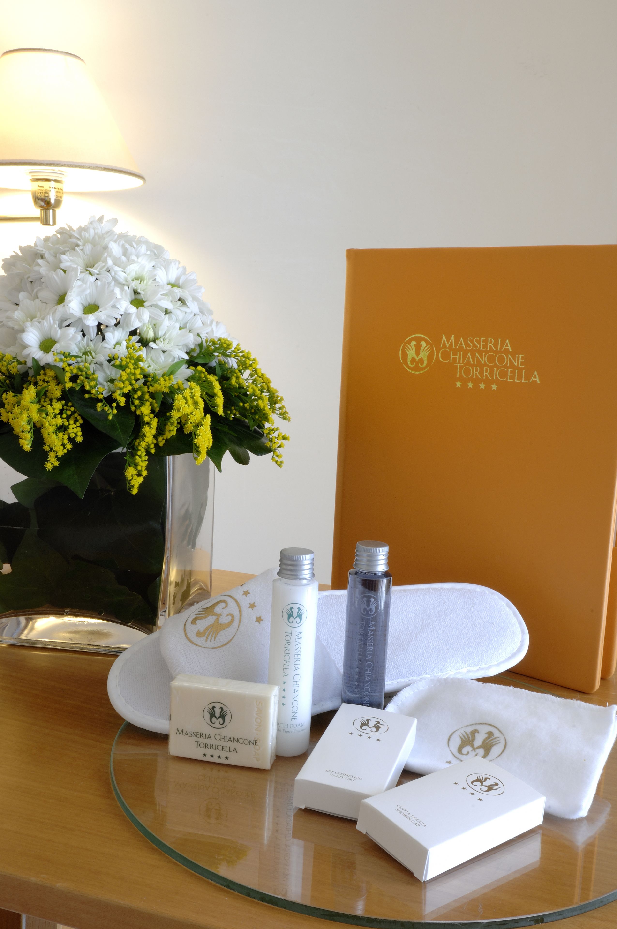 standard double room | bathroom | shower, free toiletries, hair dryer, bidet