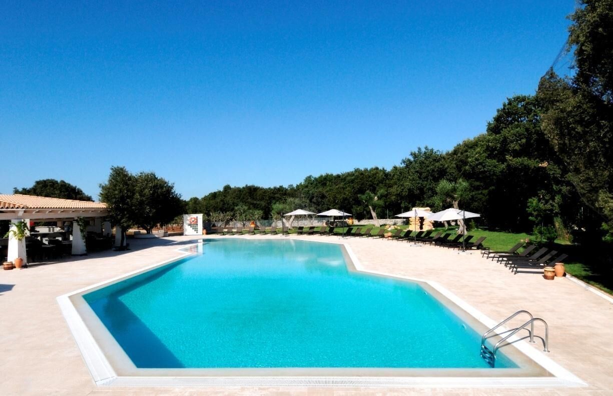Seasonal outdoor pool, pool umbrellas