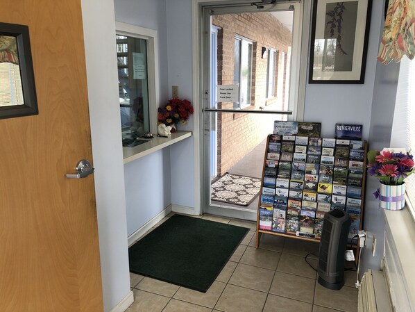 Interior entrance - Americas Best Value Inn Jonesville (Jonesville)