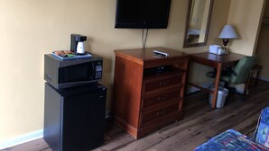 Blendingsgardiner, wi-fi (inkludert), vekkerklokke og sengetøy