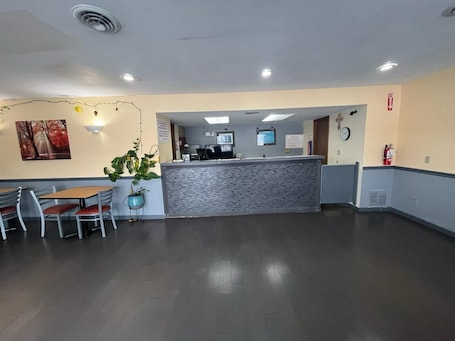 Reception. Residential Suites Warrensburg by Hotel O US 50