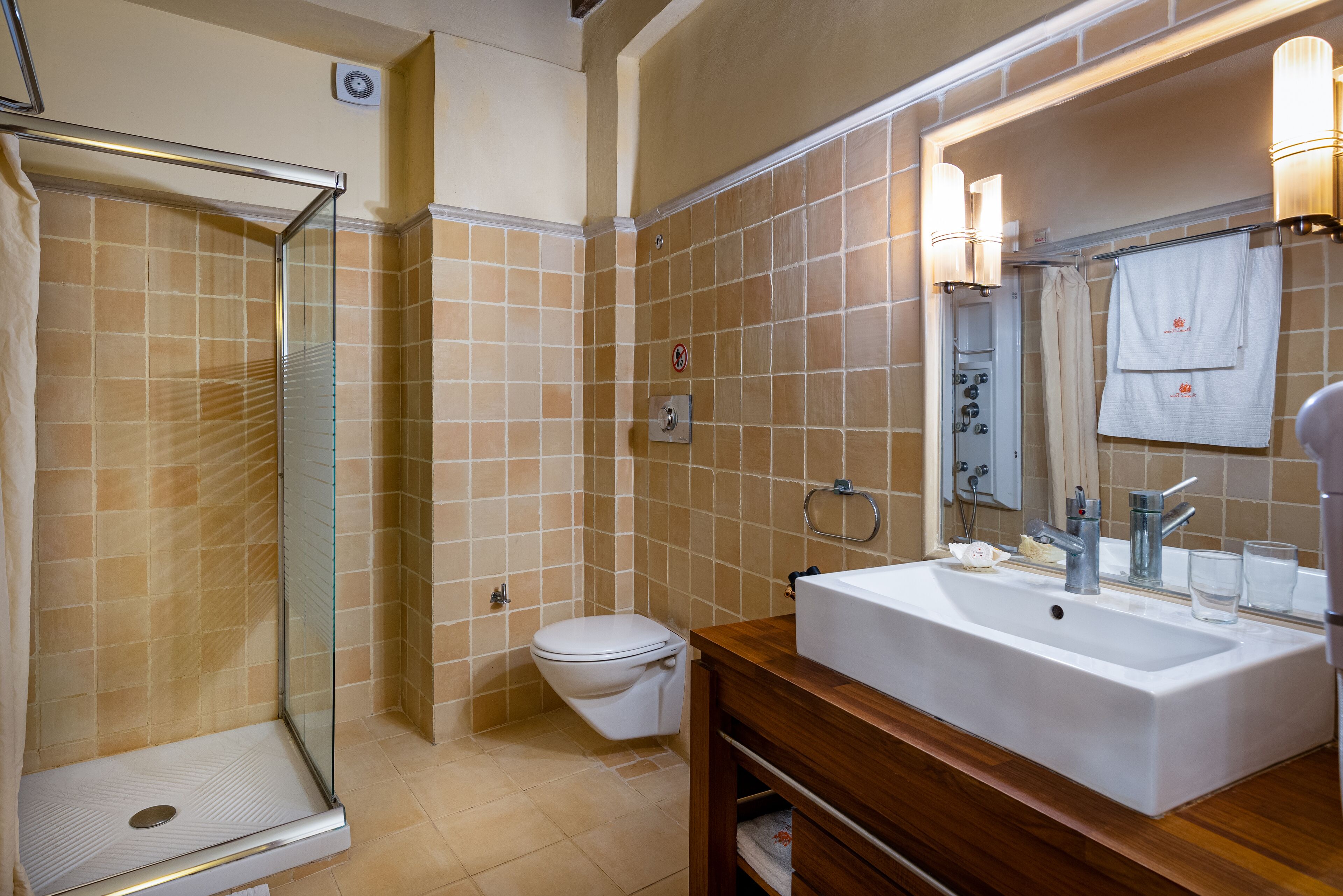 junior suite (with old town view) | bathroom | free toiletries, hair dryer, bathrobes, slippers