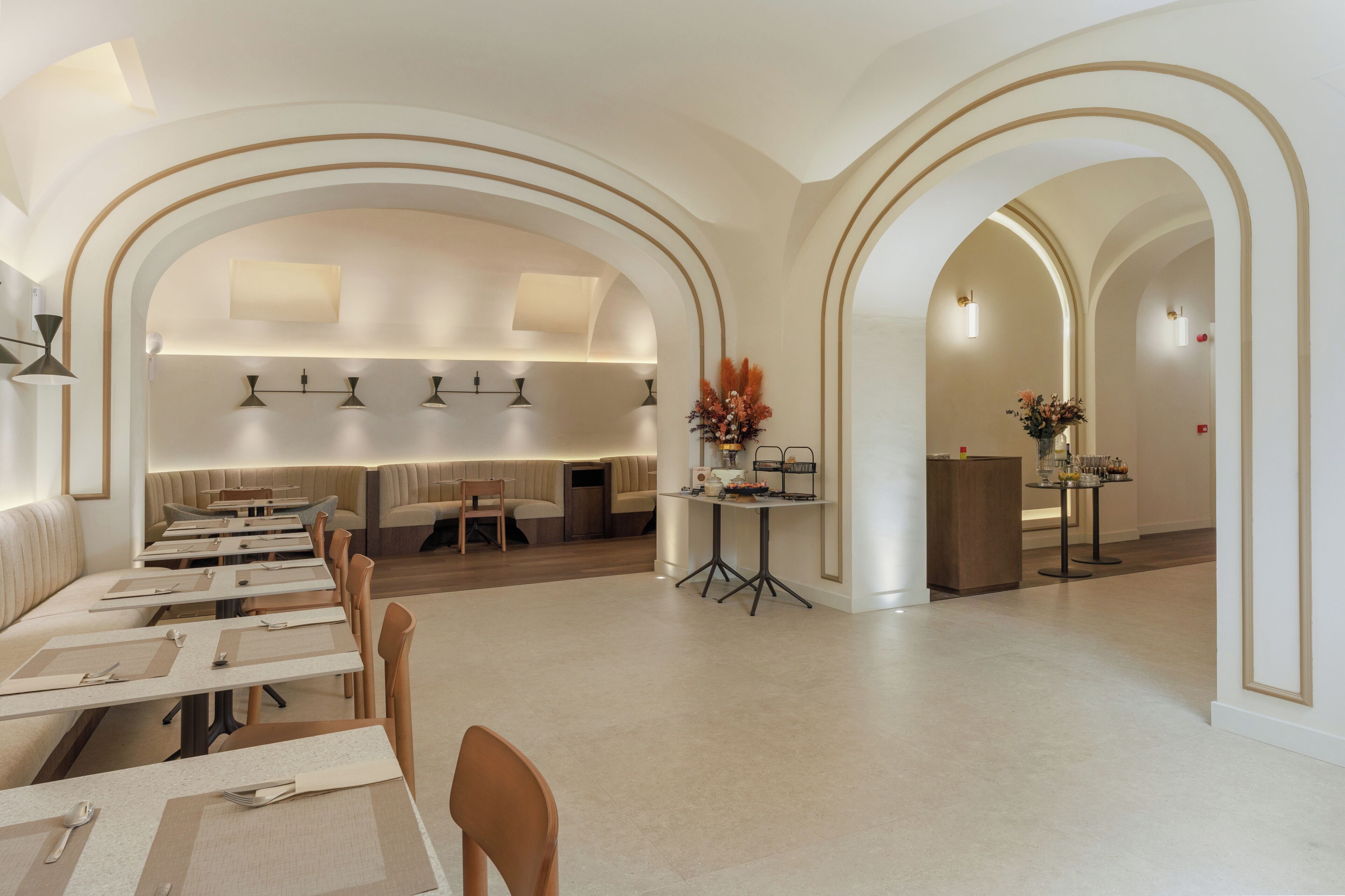 Petit déjeuner buffet (16 EUR par personne)