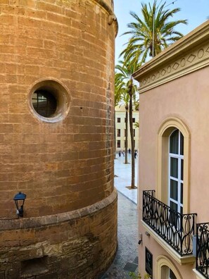 Junior Suite | Premium bedding, minibar, in-room safe, desk