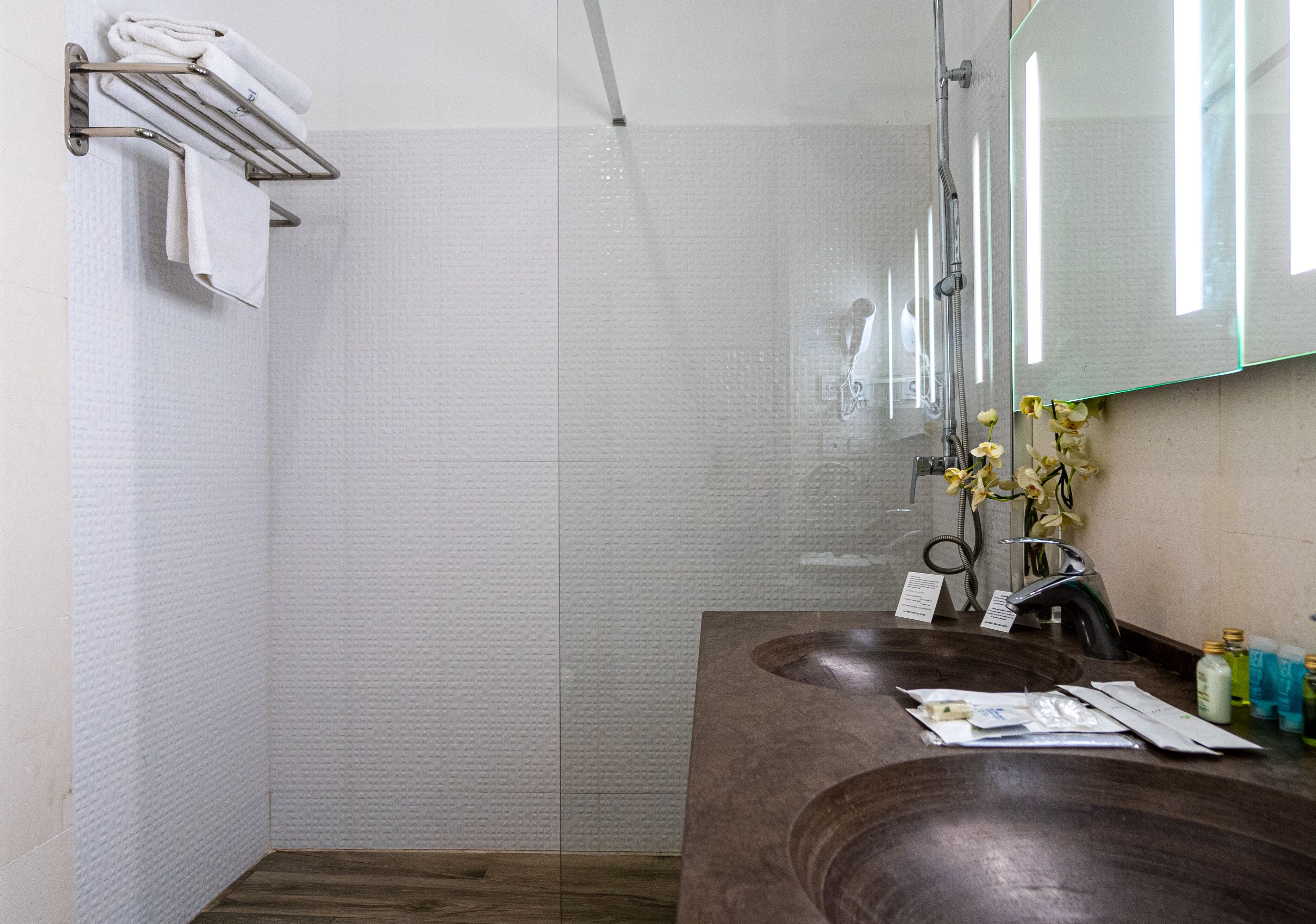 superior room | bathroom | shower, free toiletries, hair dryer, towels